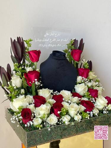 تنسيق ورد مع ملكان ذهب c5