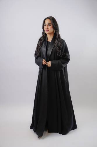أسود 