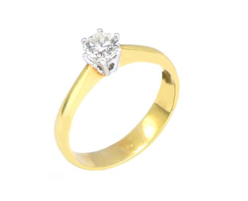 Diamond solitaire ring