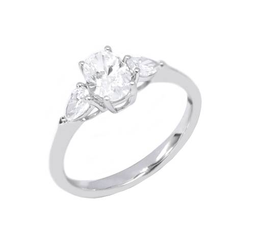 خاتم سولتير ألماس OVAL CUT VVS E