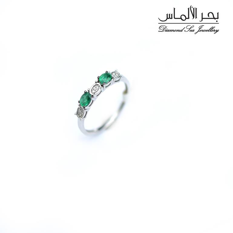 خاتم الماس وحجر الزمرد 