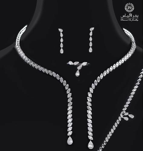 Diamond set from the crown collection