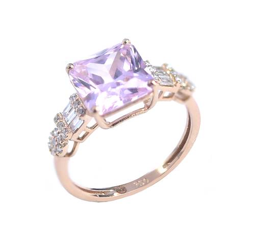 Natural diamond and pink stone ring