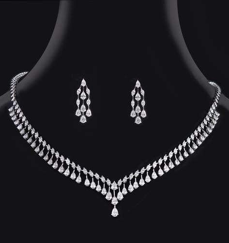عقد وحلق ألماس سولتيرات