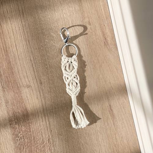 ميدالية ذات تصميم بوهيمي