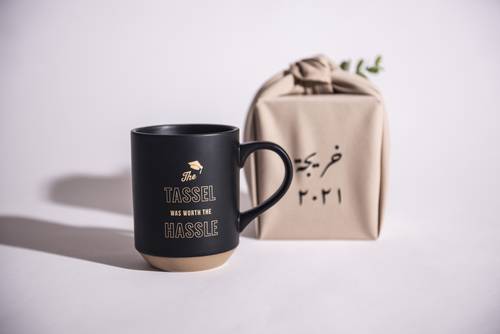 كوب للخريجات بعبارة 