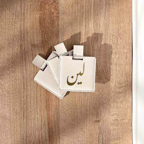 مرآة مع حافظة جلد 