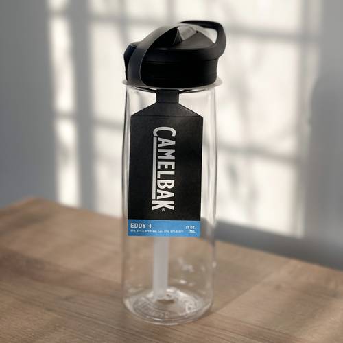 مطارة شفافة من ماركة Camelbak