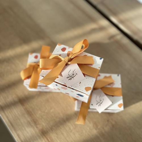 مجموعة ( ١٢ ) علبة للتوزيعات 