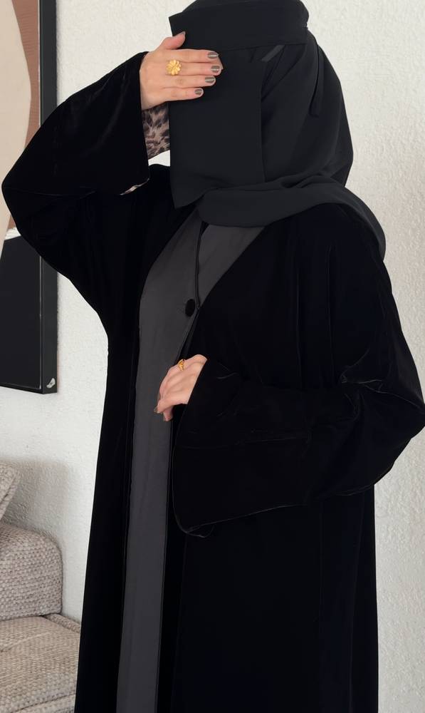 عباية مخمل