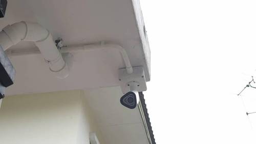 باقة النخبة من أماريللو: كاميرا أمان واي فاي داخلية / خارجية IP66 PoE Ethernet مع 1080p FHD ، رؤية ليلية ، التعرف على الوجه ، تشفير من الدرجة العسكرية ، دعم مراقبة 24/7 (الخدمة مطلوبة)