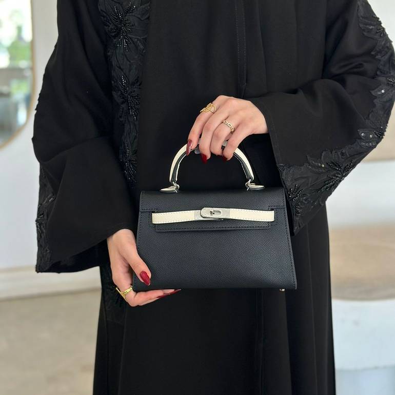 اسود مع ابيض