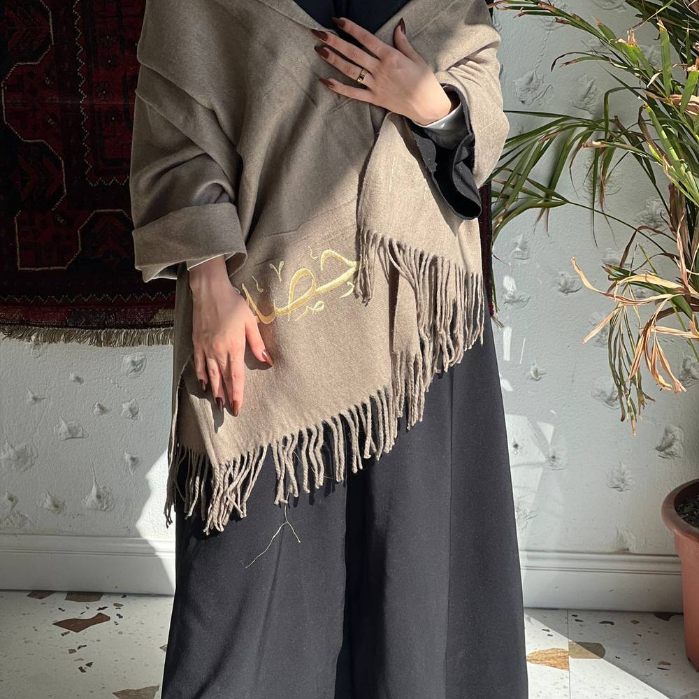  شال بتطريز اسم 