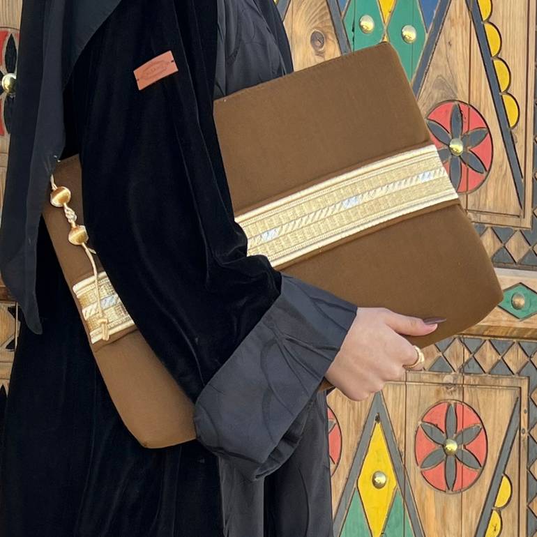 باوتش البشت - بني
