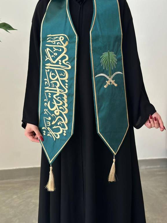 سكارف عاش الملك للعلم والوطن مع شعار الدولة 