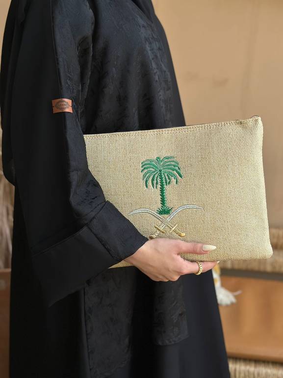  باوتش سيفين ونخلة 