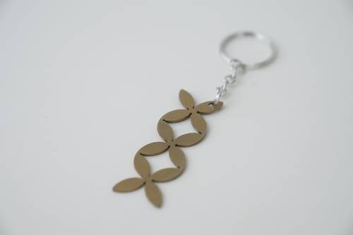 Najdi rose keychain- gold - Asmaa Al-Kharif