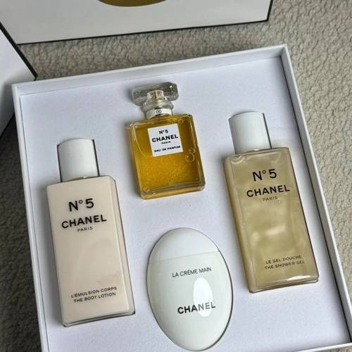 عطور  ميني شانيل N5 طقم اربع قطع  بارفيوم للنساء