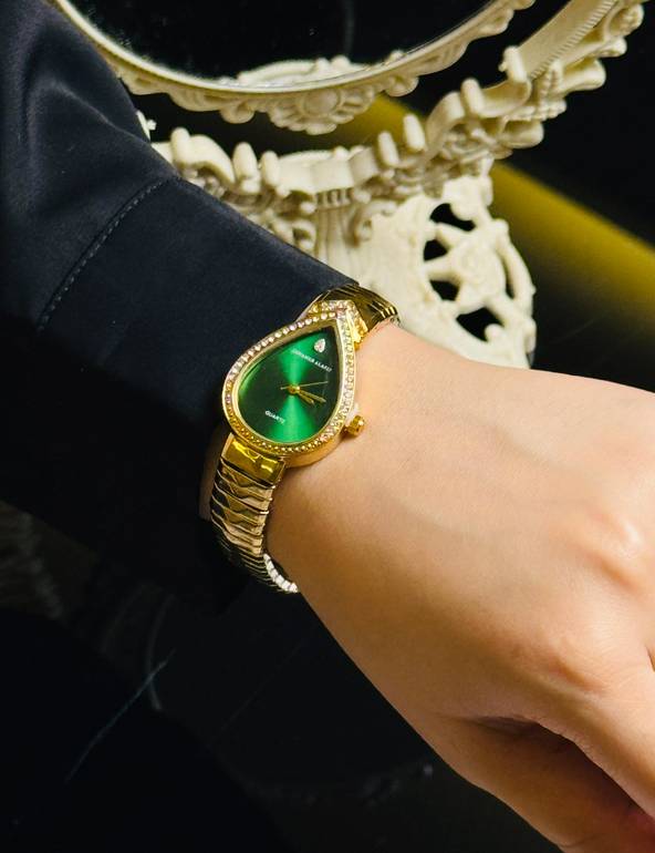 ساعة نسائية ضد الماء مع علبة فخمة