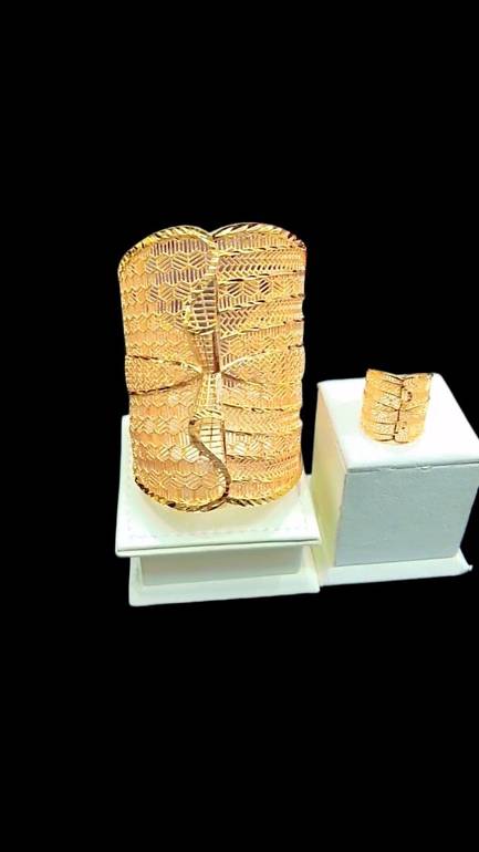 بنجرة مع خاتم بديل الذهب مع علبة فخمة