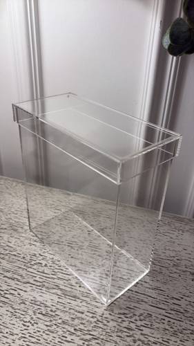 علبة اكريلك شفاف