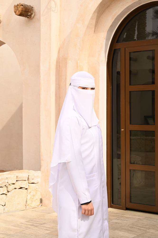 طرحة بيضاء