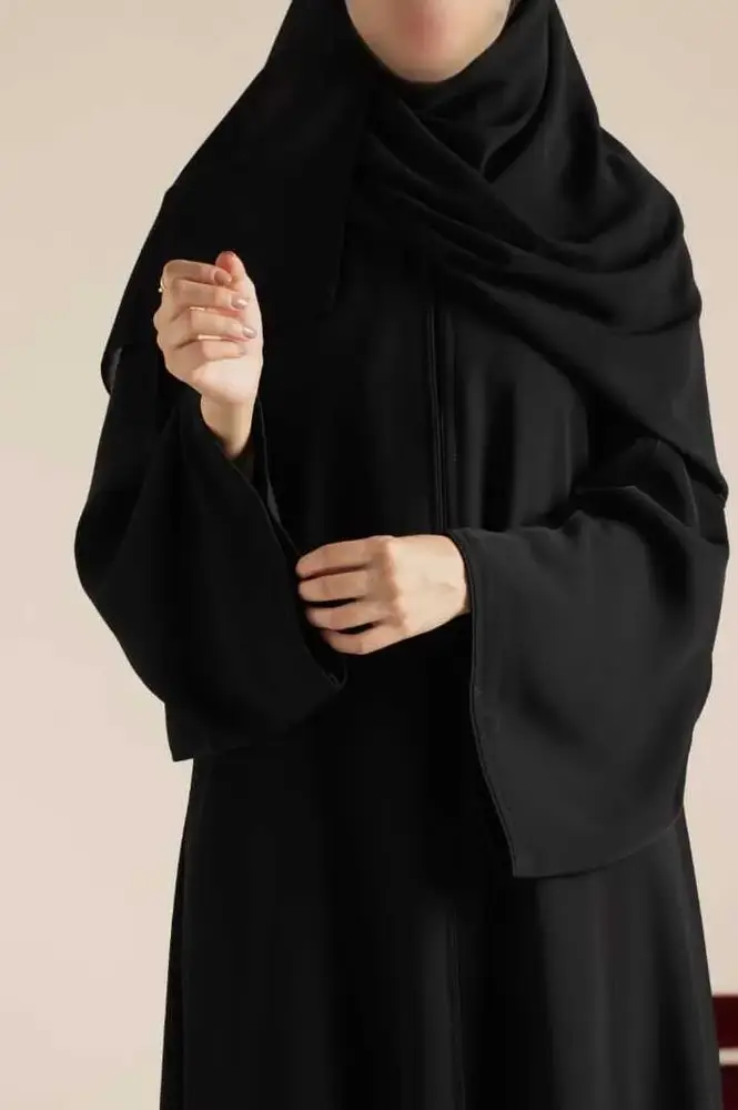 عباية مفتوحة سوداء بأزرار طقطق 