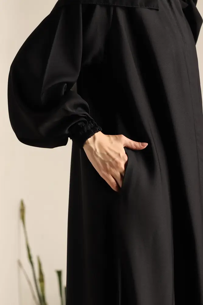 عباية بسحاب مخفي وجيوب مع أكمام مطاط