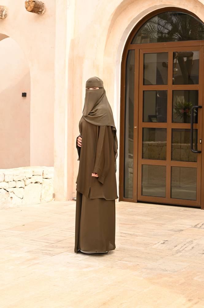عباية سفر ملونة زيتي