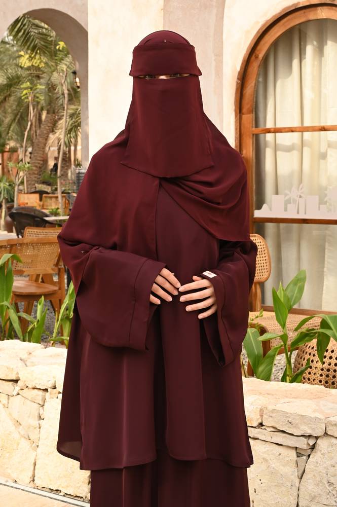 عباية سفر ملونة عنابي