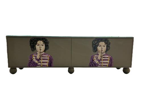 طاولة تلفاز رصاصي رسم يدوي