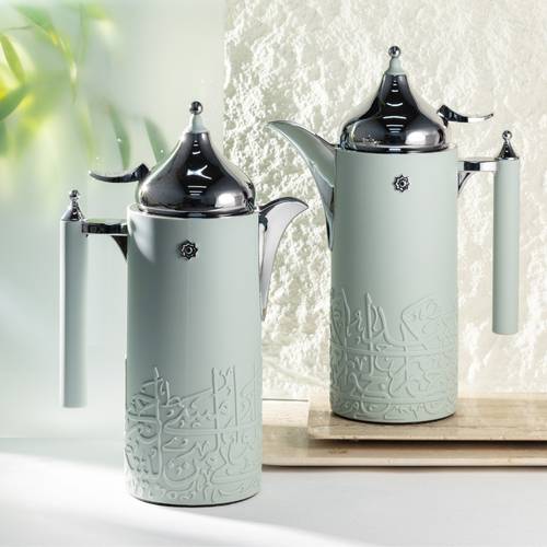 Set of vacuum flasks