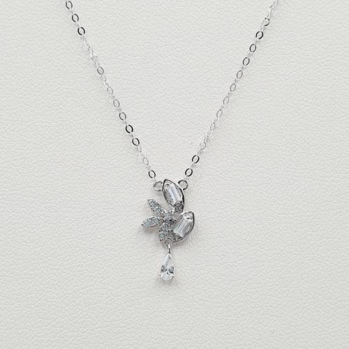 عقد ذهب عيار 18
