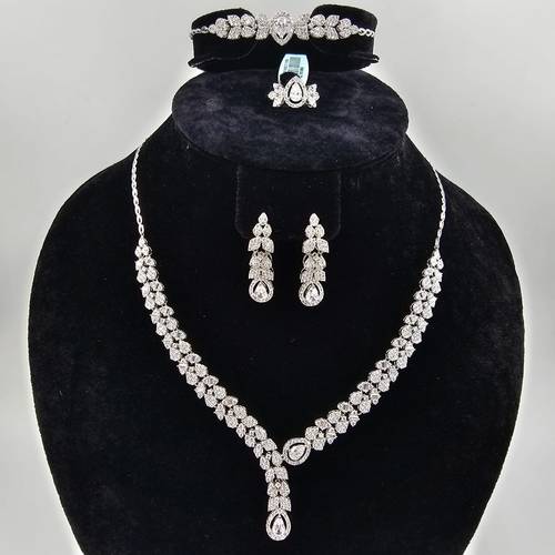 طقم ذهب عيار 18