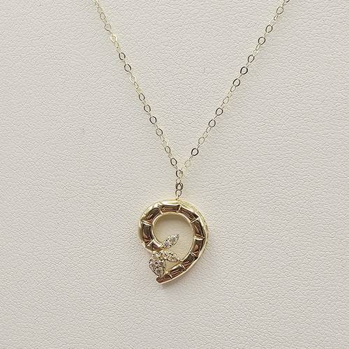 عقد ذهب عيار 18