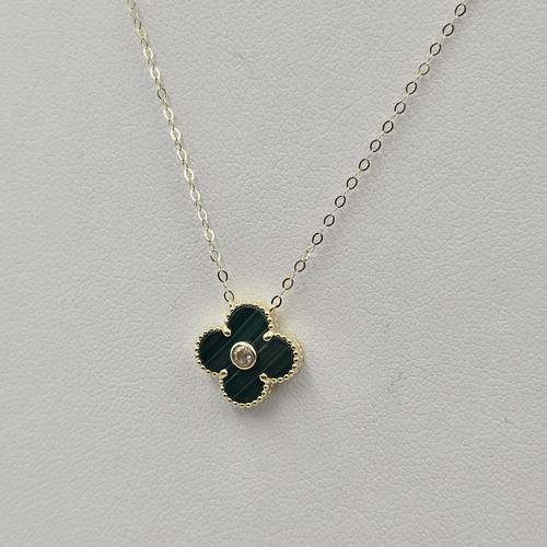 عقد ذهب عيار 18
