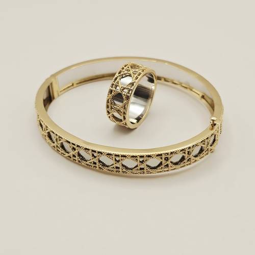 اسوارة ذهب عيار 18