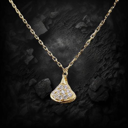 عقد ذهب عيار 18