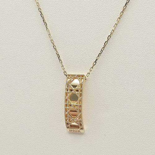 عقد ذهب عيار 18
