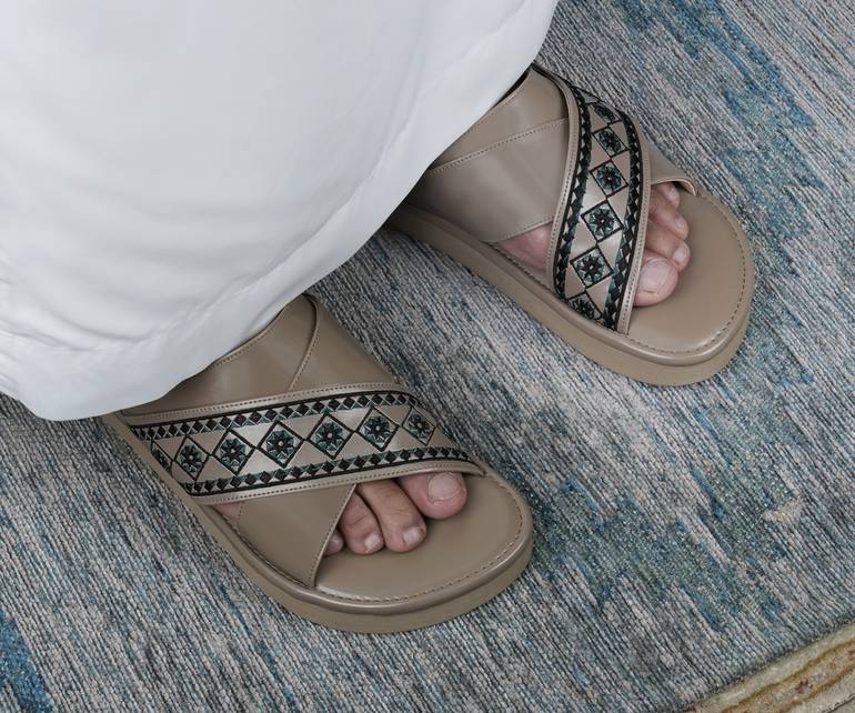 حذاء شرقي صندل