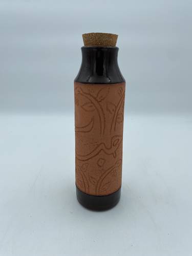قارورة طراز مديني 600 ملي  واكثر  (حب) بني