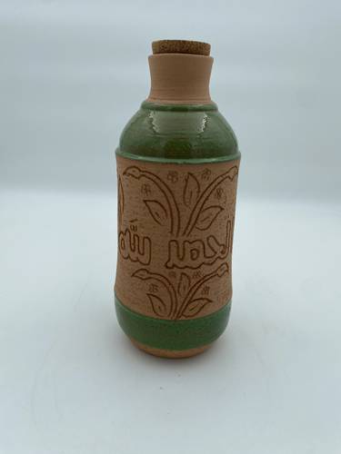 قارورة طراز مديني (الحمدلله) اخضر زيتي ، 1.5لتر تقريباً.