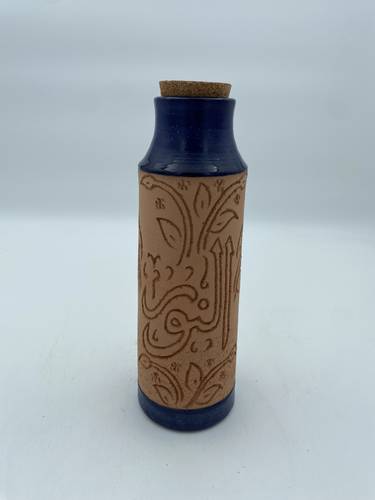 قارورة طراز مديني 600 ملي واكثر  (النور) كحلي