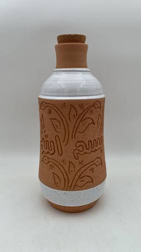 قارورة طراز مديني  (بسم الله ) ابيض 1.5 لتر تقريباً.
