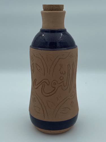 قارورة طراز مديني (النور) كحلي لتر ونصف تقريبا 