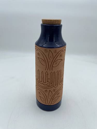 قارورة طراز مديني 600 ملي واكثر  .(مالك الملك) كحلي