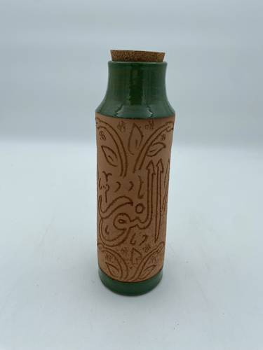 قارورة طراز مديني 600 ملي  واكثر (النور) اخضر