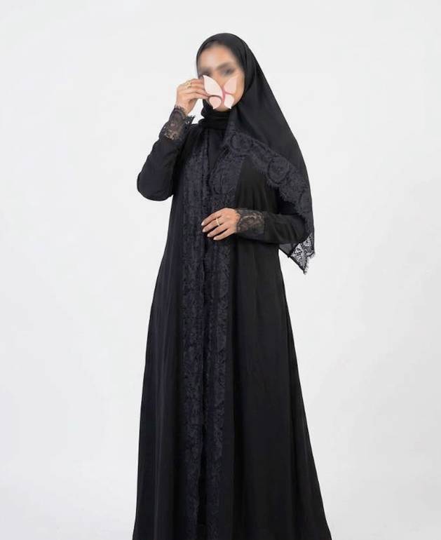 MN2602 - عباية كريب ملكي تدخيلة دانتيل