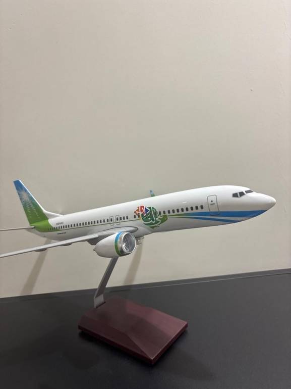 مجسم طائرة أرامكو B737 بشعار اليوم الوطني