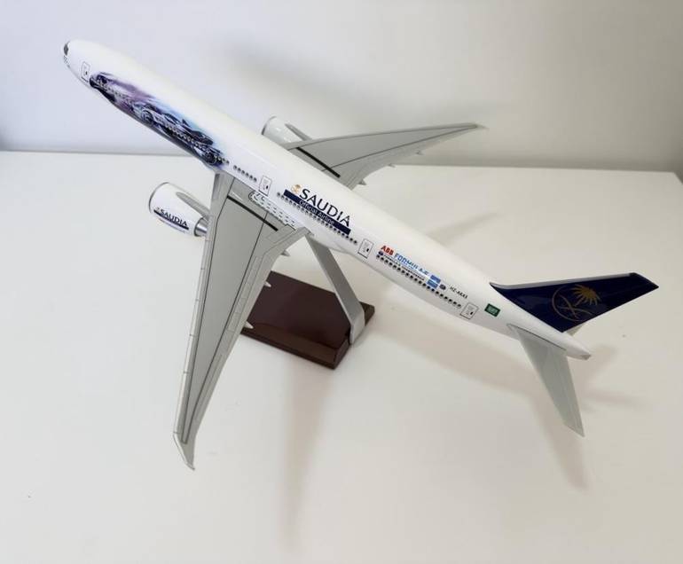 مجسم طائرة B777 بشعار الفورميلا